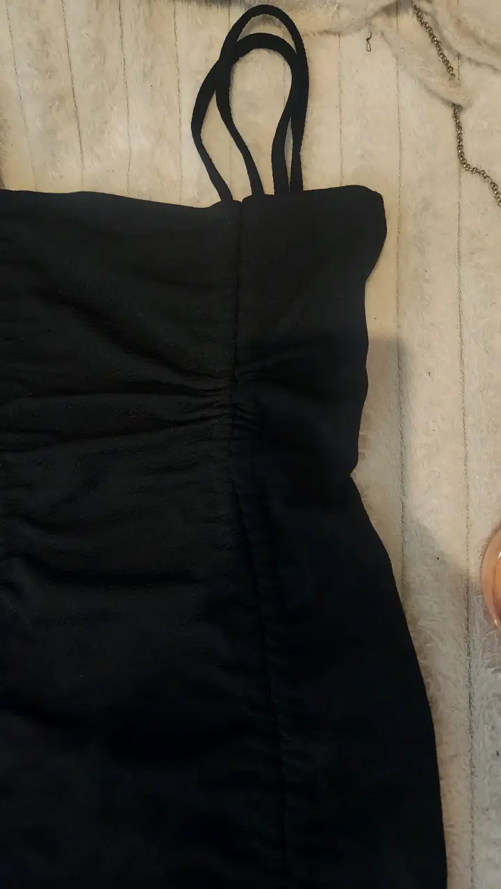 Vestido ajustado negro con tirantes - 4
