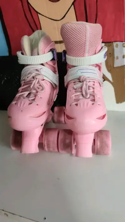 Patines de cuatro ruedas rosados para niñas - miniatura 1