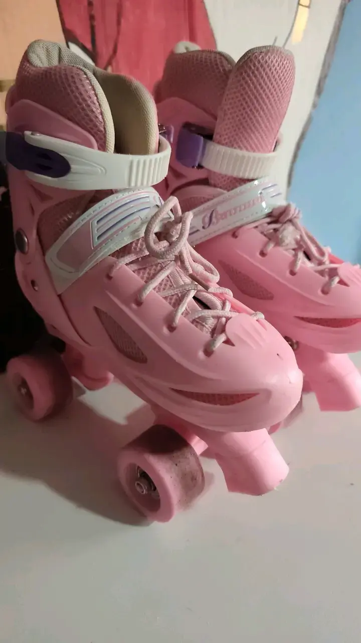Patines de cuatro ruedas rosados para niñas - 3
