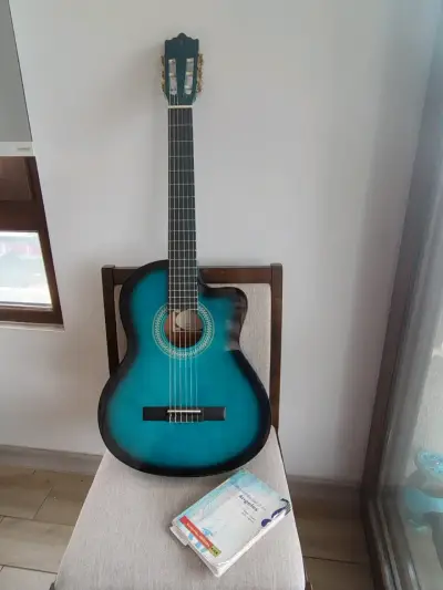 Guitarra Electroacústica Vizcaya sin uso con Case - miniatura 1