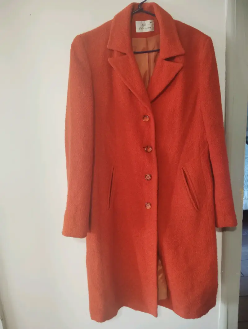 Abrigo largo rojo para mujer en buen estado - 2