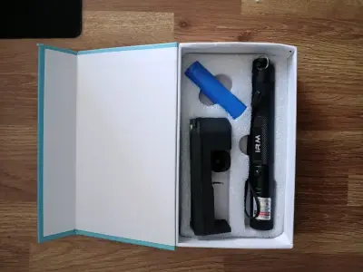 Puntero Láser Verde IRM 303 con Batería Recargable - miniatura 2