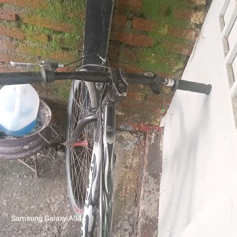Bicicleta de semicarrera Ozono negra con detalles - 2