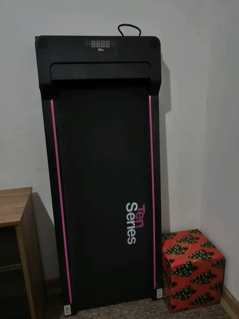 Caminadora eléctrica Ten Series compacta