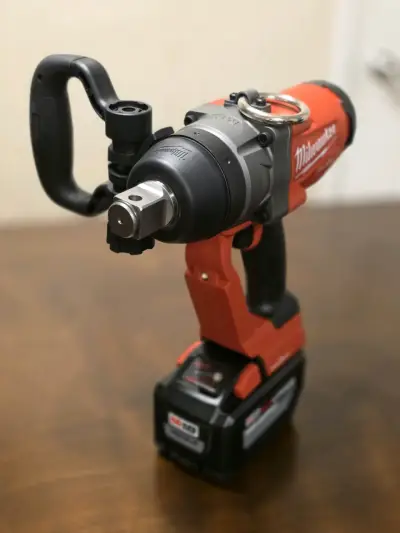 Llave de impacto inalámbrica Milwaukee M18 Fuel - miniatura 2