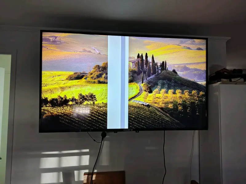 Televisor LED con pantalla dañada
