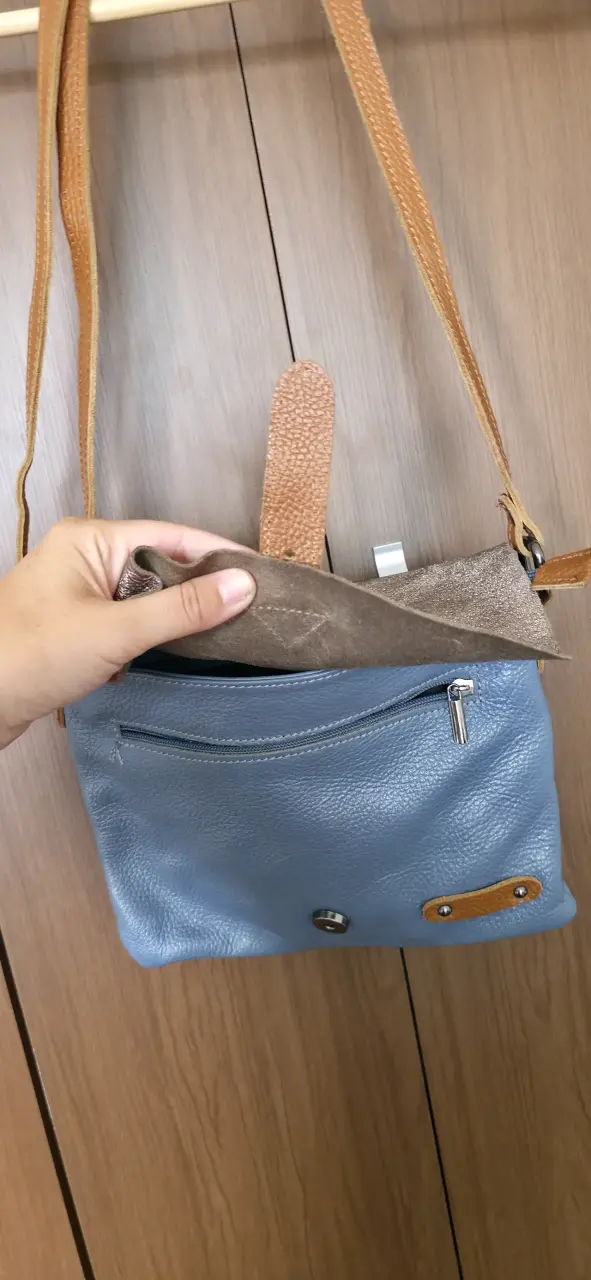 Cartera bandolera azul y beige con correa ajustable - 6