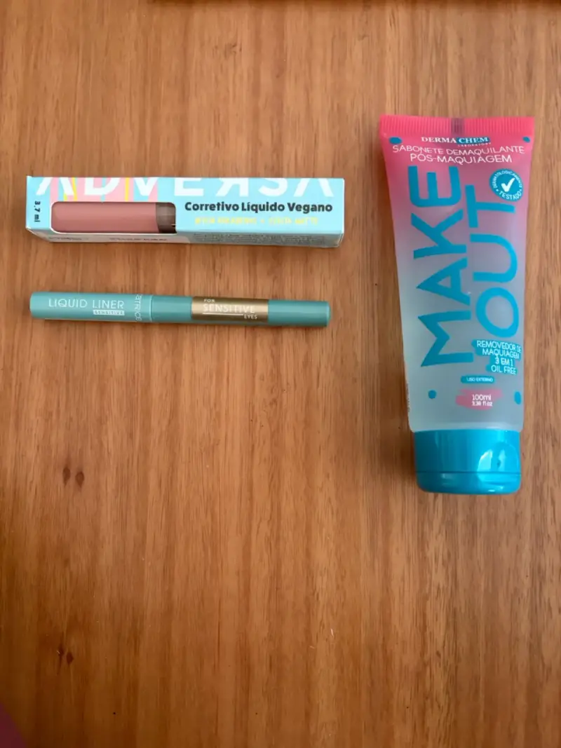 Set de maquillaje corrector delineador y removedor - 1