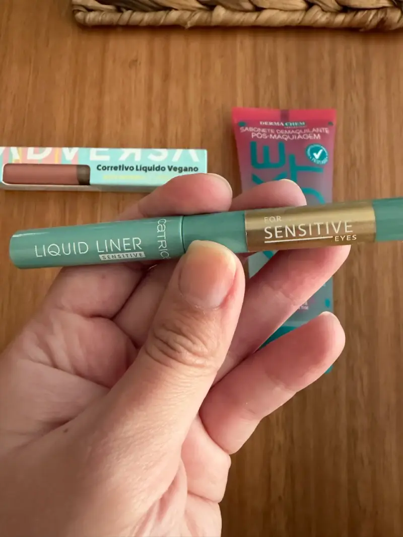 Set de maquillaje corrector delineador y removedor - 2