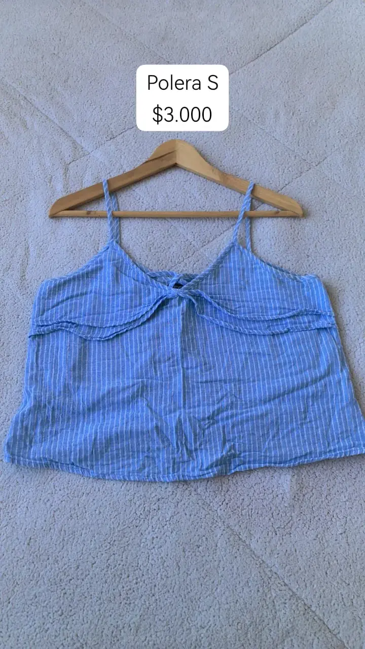 Polera de tirantes azul a rayas