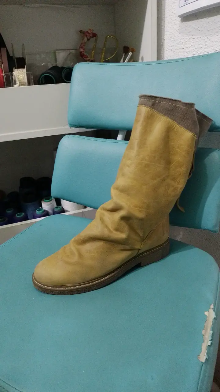 Botas de cuero marrón con tacón alto - 2