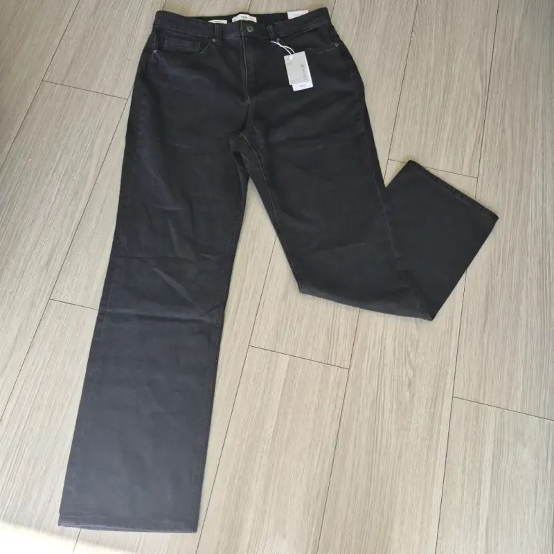 Jeans negros rectos para mujer
