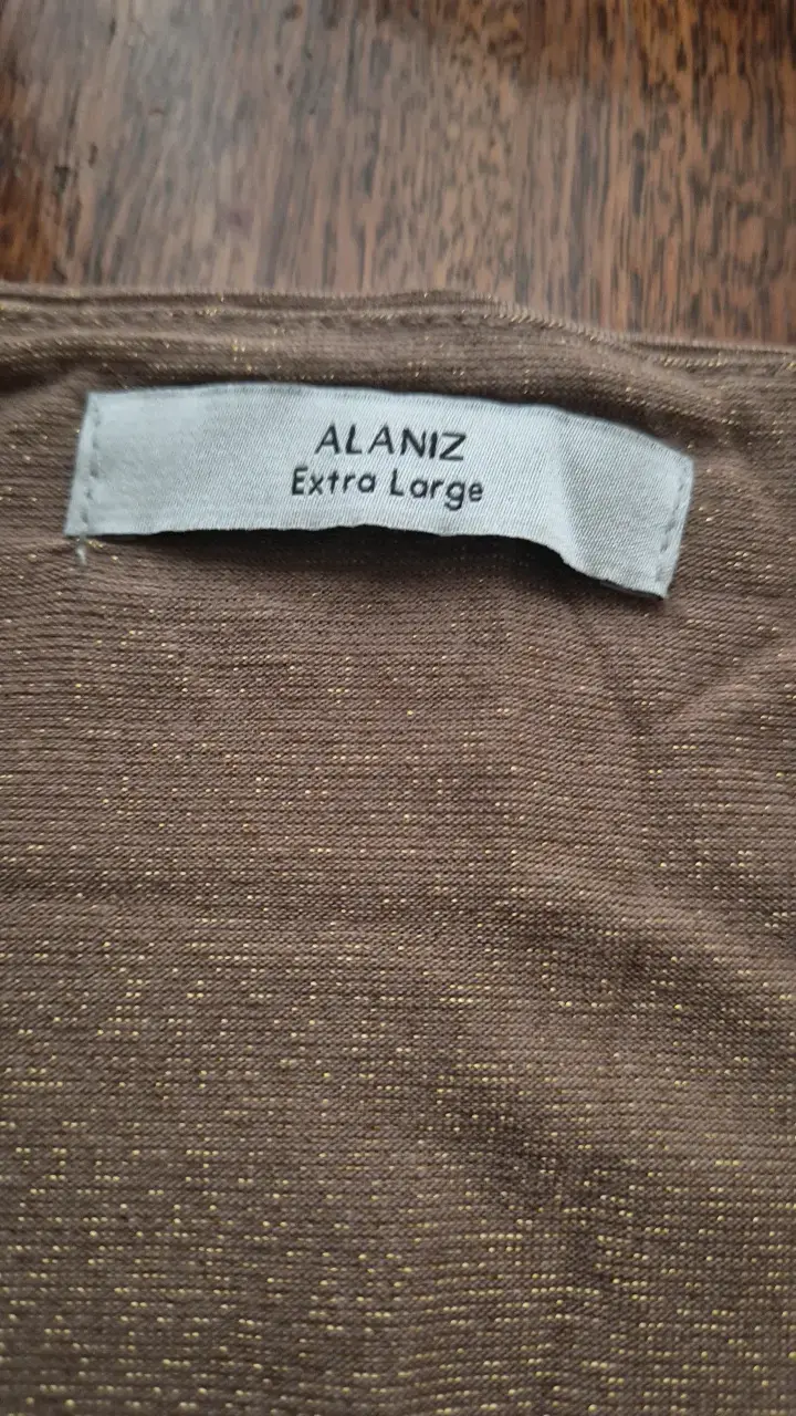 Polera sin mangas Alaniz color marrón - 2