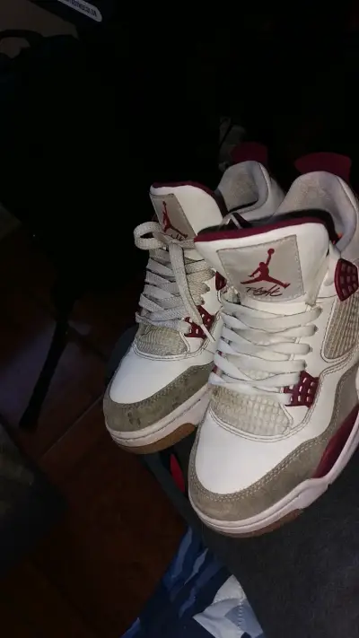 Zapatillas deportivas Nike Air Jordan blancas y burdeos - miniatura 3