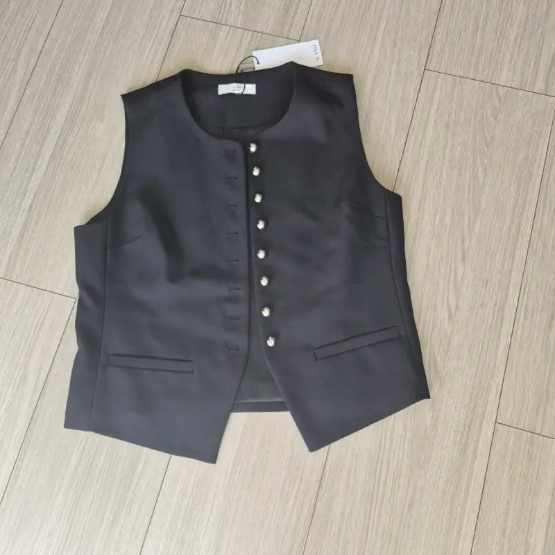 Chaleco negro elegante para mujer