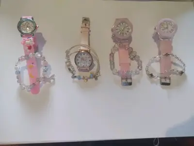 Set de pulseras infantiles con dijes de unicornio y arcoíris - miniatura 2