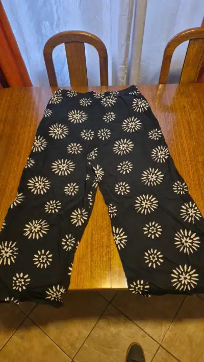 Pantalones negros con estampado floral talla XL - miniatura 2