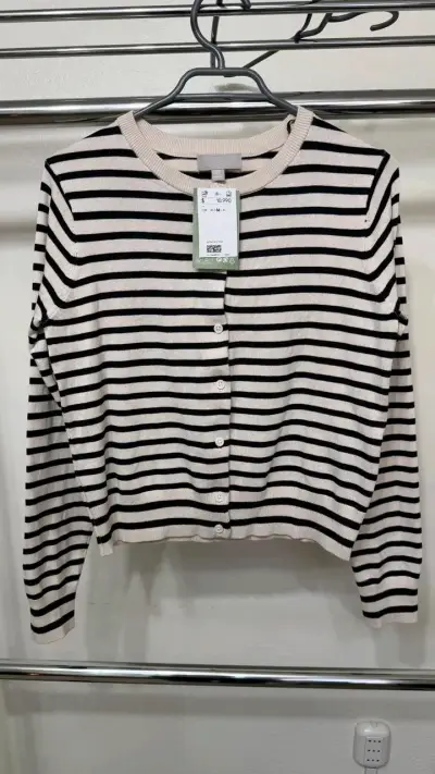 Cardigan H&M Talla M — Rayado Beige/Negro — NUEVO - miniatura 1