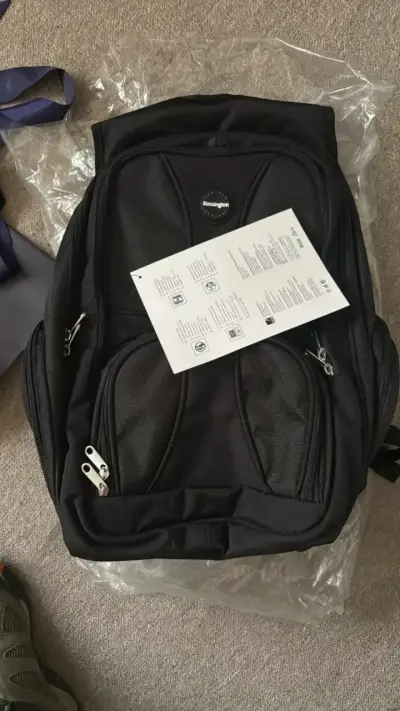 Mochila negra para laptop Kensington con sistema Contour - miniatura 1