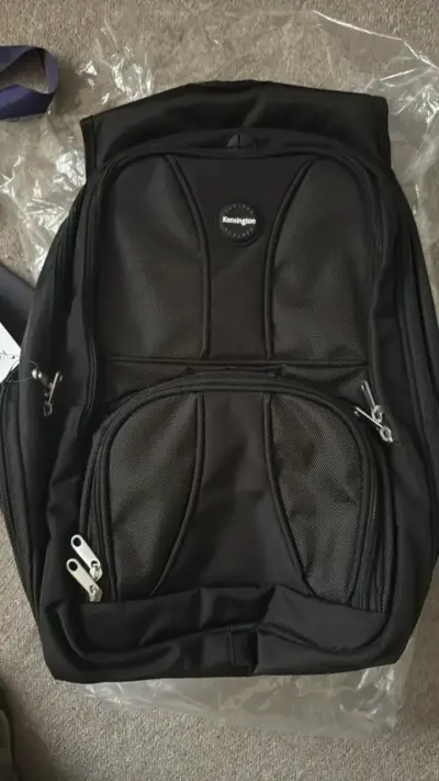 Mochila negra para laptop Kensington con sistema Contour - miniatura 2