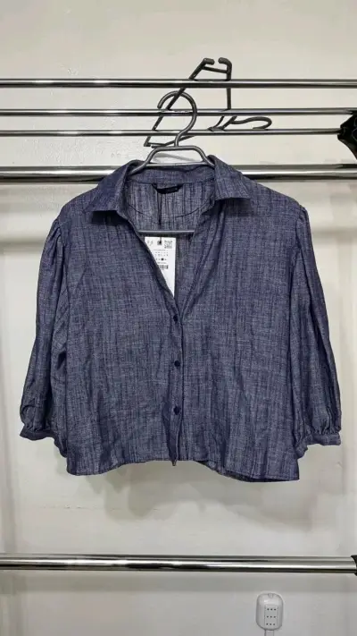 Blusa Corta Azul — Talla L — NUEVA - miniatura 1
