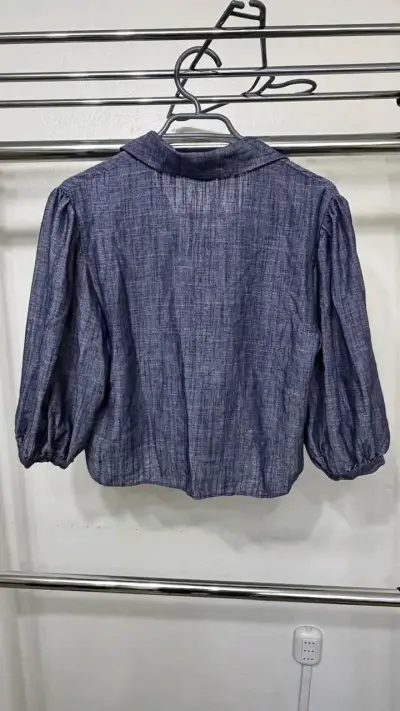 Blusa Corta Azul — Talla L — NUEVA - miniatura 2