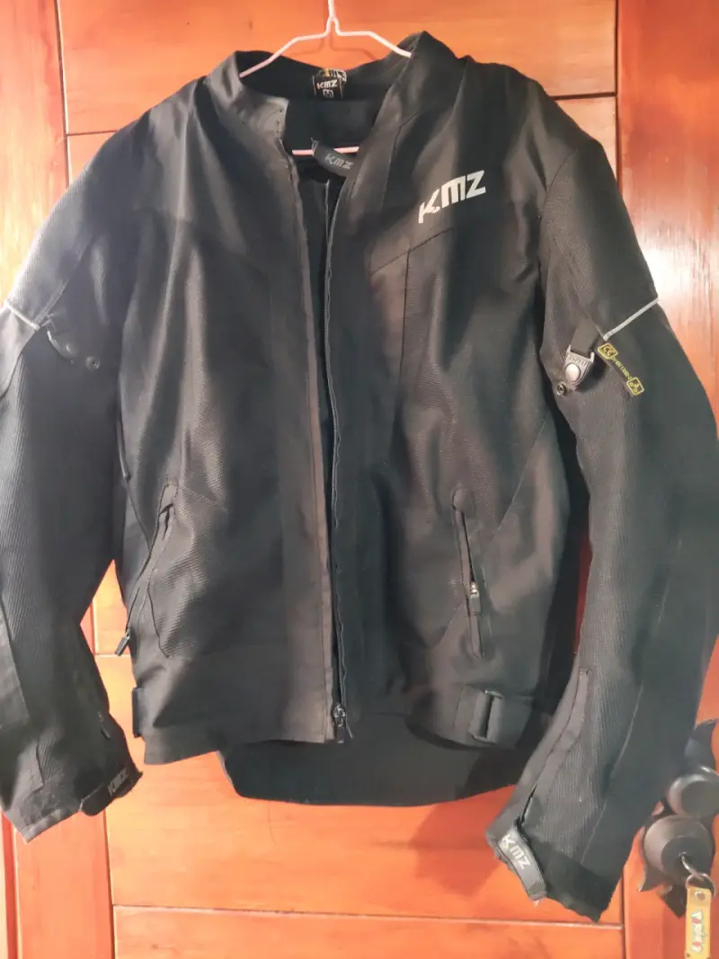 Chaqueta de moto negra KMZ con protecciones