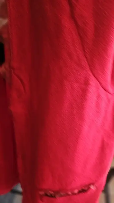 Chaqueta roja de mujer con volantes - miniatura 2