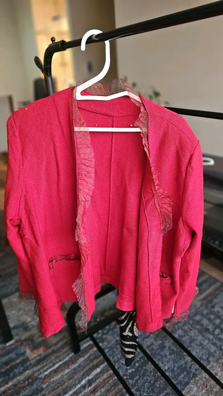 Chaqueta roja de mujer con volantes - 3