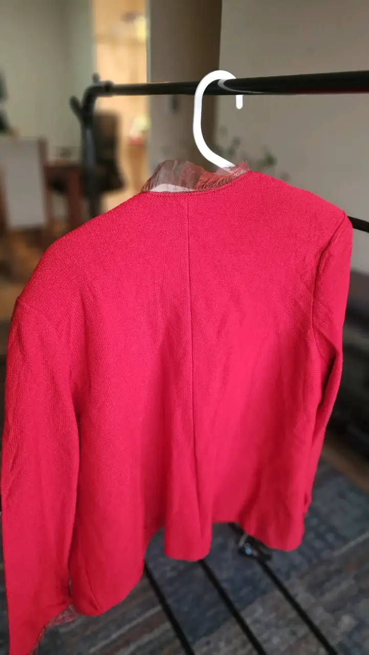 Chaqueta roja de mujer con volantes - 4
