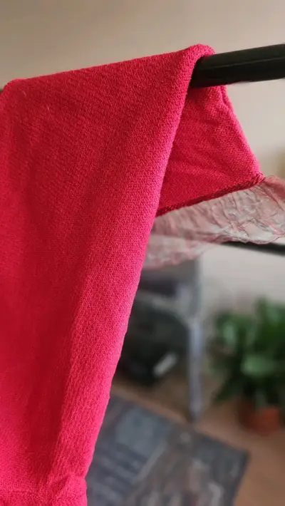 Chaqueta roja de mujer con volantes - miniatura 5