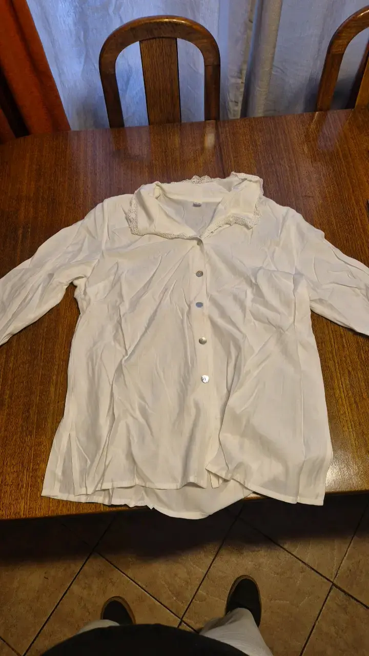 Camisa blanca con encaje para mujer - 1