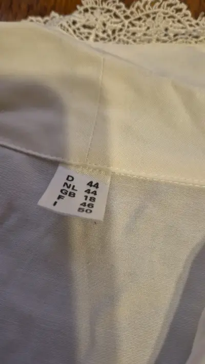 Camisa blanca con encaje para mujer - miniatura 2