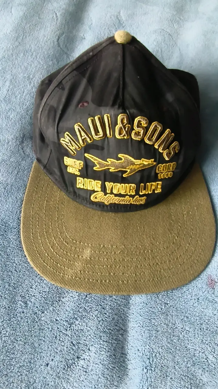 Gorra Maui & Sons negra con visera verde - 1