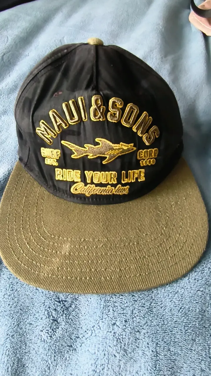 Gorra Maui & Sons negra con visera verde - 2