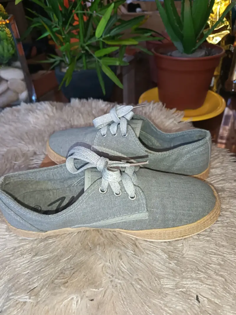 Zapatillas gris con brillos - 2