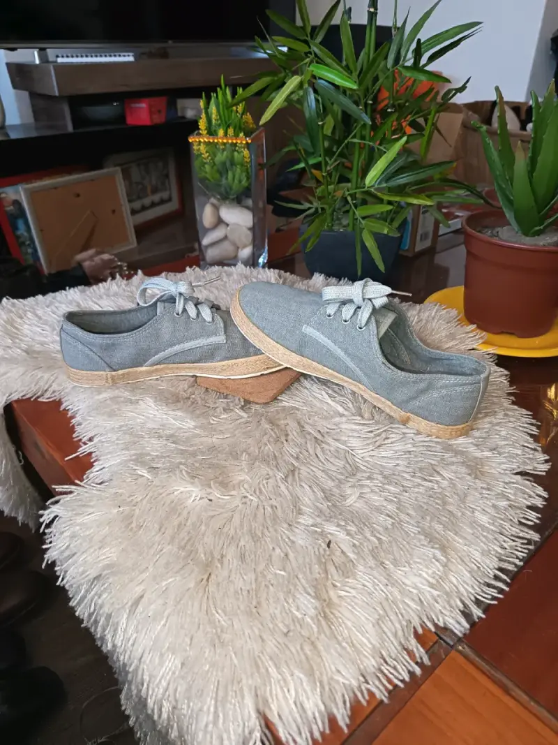 Zapatillas gris con brillos - 1