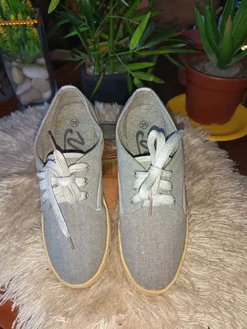 Zapatillas gris con brillos - 3
