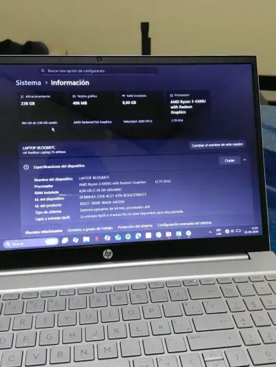 Laptop HP Pavilion 15 con AMD Ryzen 3 y 8GB RAM - miniatura 1
