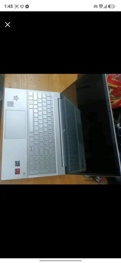 Laptop HP Pavilion 15 con AMD Ryzen 3 y 8GB RAM - miniatura 3