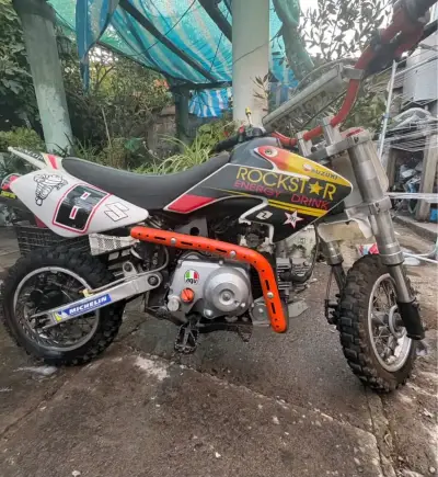 Mini moto Suzuki Rockstar edición especial - miniatura 2