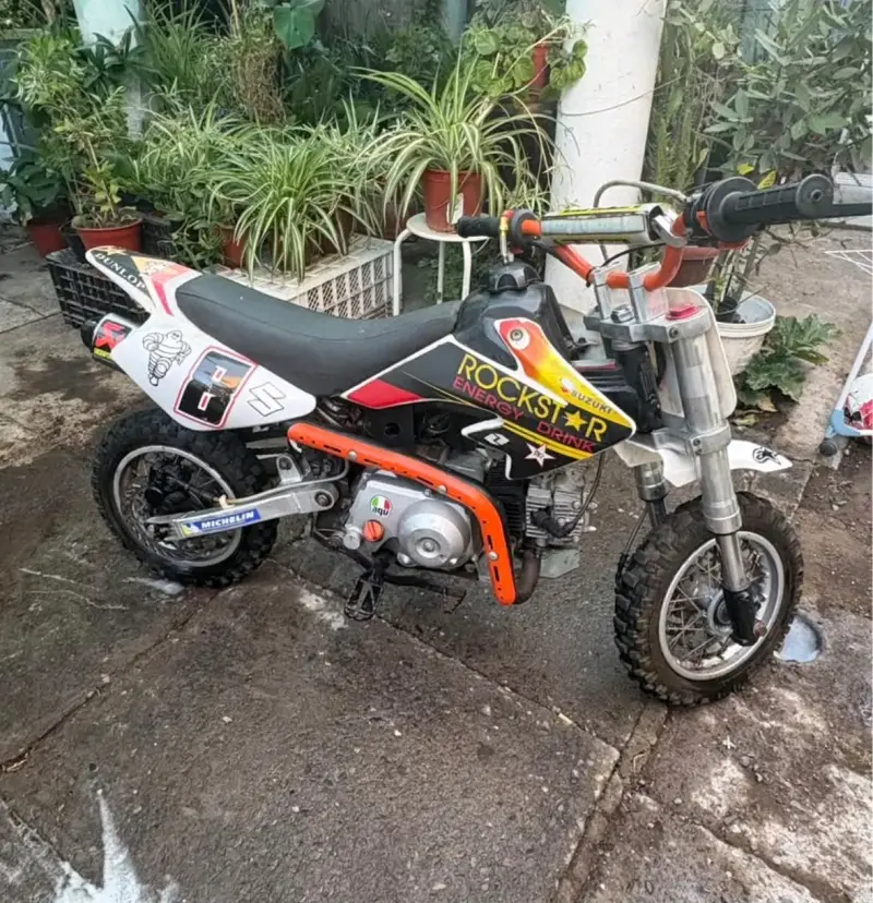 Mini moto Suzuki Rockstar edición especial - 3