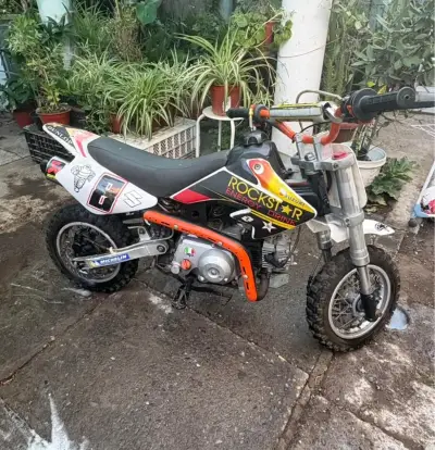 Mini moto Suzuki Rockstar edición especial - miniatura 3