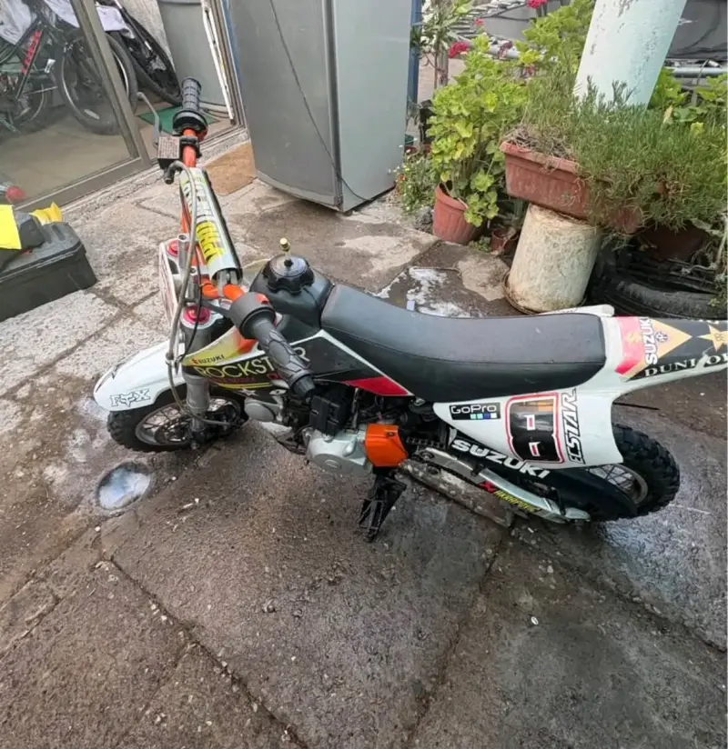 Mini moto Suzuki Rockstar edición especial - 5