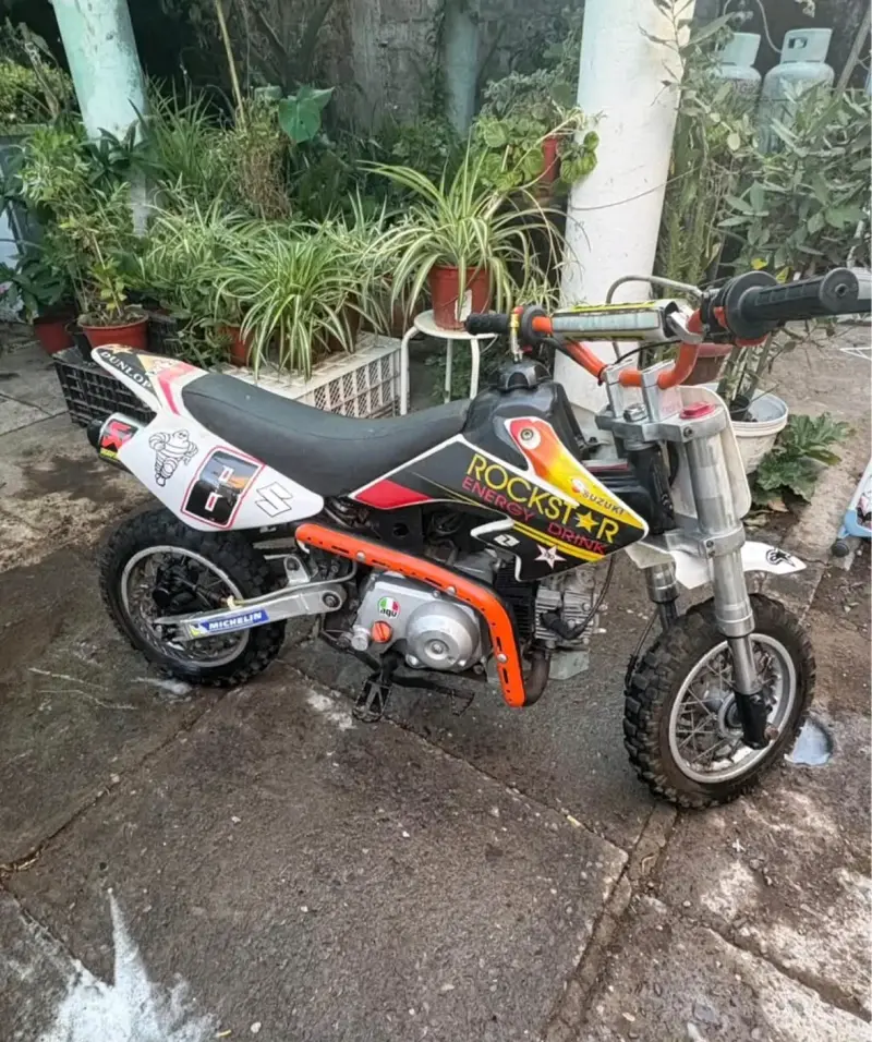 Mini moto Suzuki Rockstar edición especial - 6