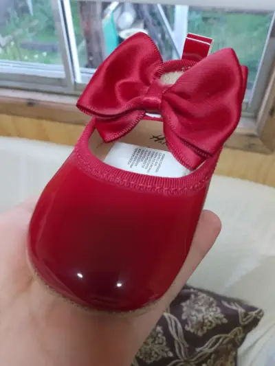 Zapatos de charol de bebé rojos - miniatura 2