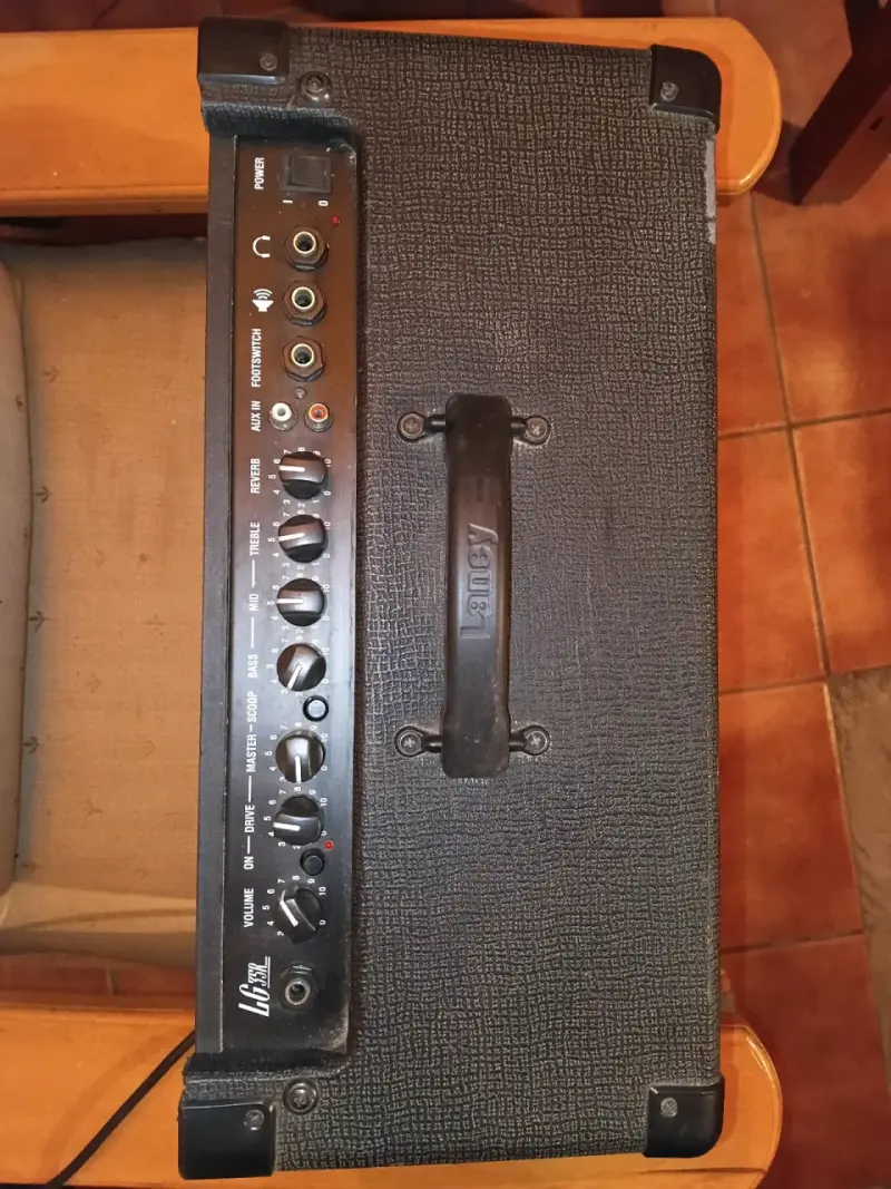 Amplificador de Guitarra Laney con Control de Tono - 3