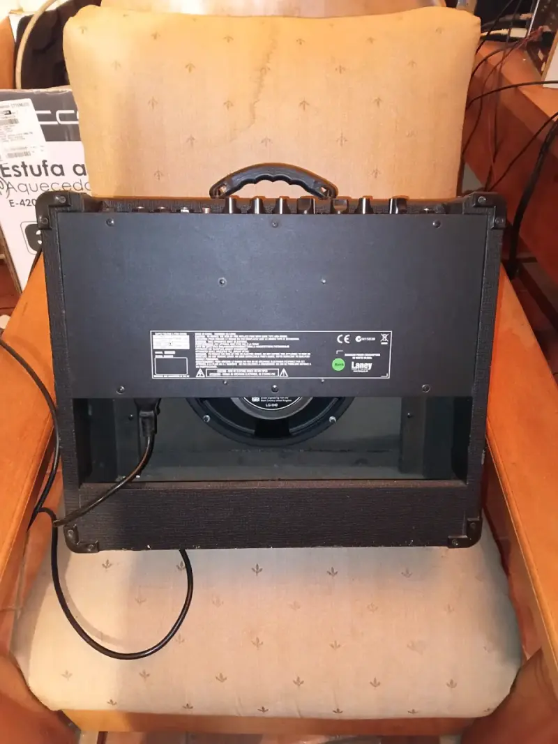 Amplificador de Guitarra Laney con Control de Tono - 4
