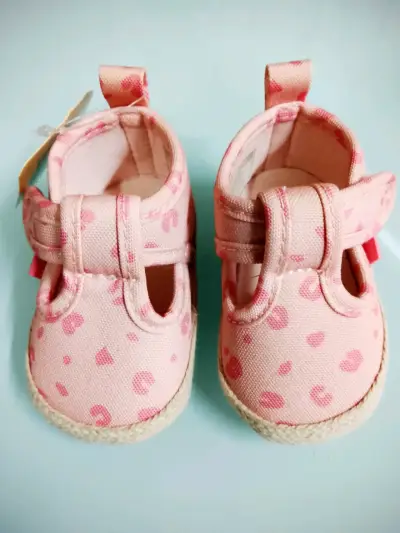 Zapatos de bebé rosados - miniatura 1