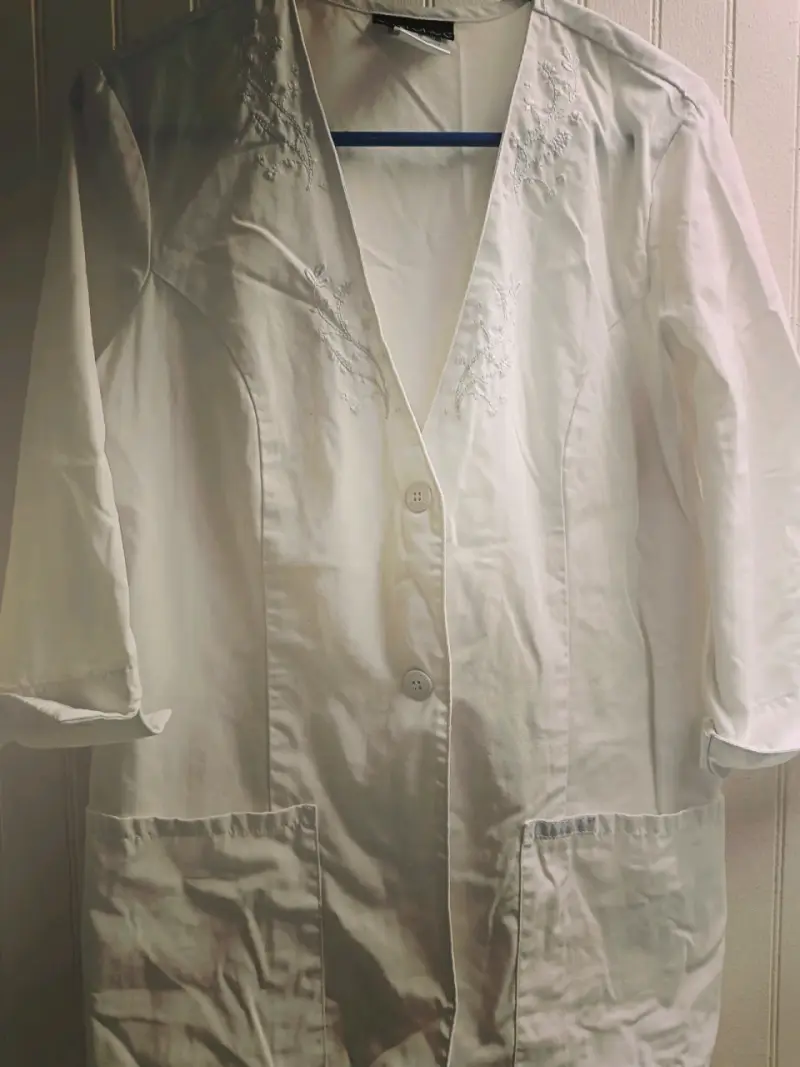Blusa blanca bordada Cherokee talla S - 6